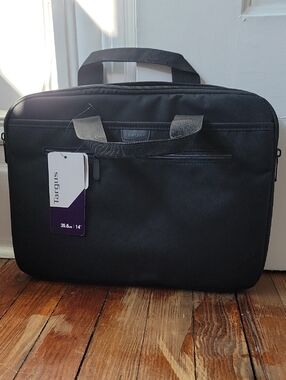 NWT Targus Travel Luggage ❤️